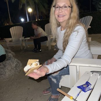 Coconut Palm Inn - S'mores at the bonfire every night at 8:00 - Hotels Near Me - Tavernier, Florida