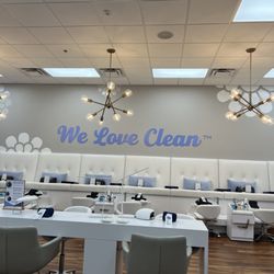 Mani/pedi area