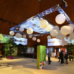 Rent Com - 9 screen projection, with 20' wide screen hung overhead with truss