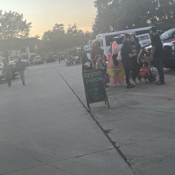 Texas Roadhouse - Oh yes they also had a trunk or treat in the lot so kids were in their costumes - Steakhouses Near Me - Hollywood Park, Texas