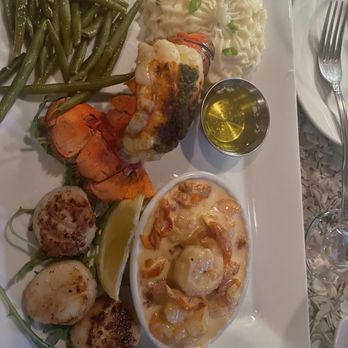Catch 22 - Sea food sampler - Seafood Near Me - Hilton Head Island, South Carolina Catch 22 - Sea food sampler - Seafood Near Me - Hilton Head Island, South Carolina