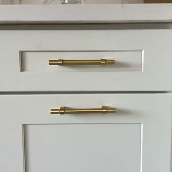 KZS Kitchen Cabinet & Stone - Misaligned door handles - Kitchen & Bath Near Me - Santa Clara, California KZS Kitchen Cabinet & Stone - Misaligned door handles - Kitchen & Bath Near Me - Santa Clara, California