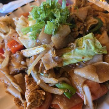 Satay Thai Kitchen & Bar - Chicken drunken noodles - Thai Near Me - Fresno, California Satay Thai Kitchen & Bar - Chicken drunken noodles - Thai Near Me - Fresno, California