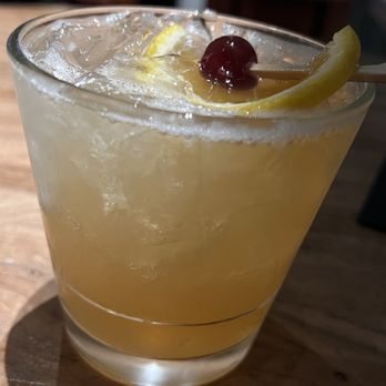 Roof on theWit - Whiskey sour - Lounges Near Me - Chicago, Illinois