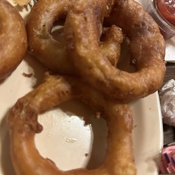 Chris' & Pitt's - Fluffy onion rings - Barbeque Near Me - Downey, California