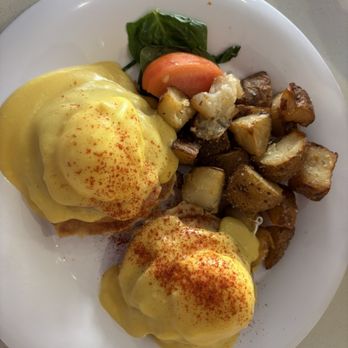 Pancakes & Waffles - Eggs Benedict with potatoes - Breakfast & Brunch Near Me - Honolulu, Hawaii
