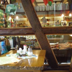 Café/Bäckerei Zur Römerquelle - Von der Gaststube Blick in den Verkaufsraum