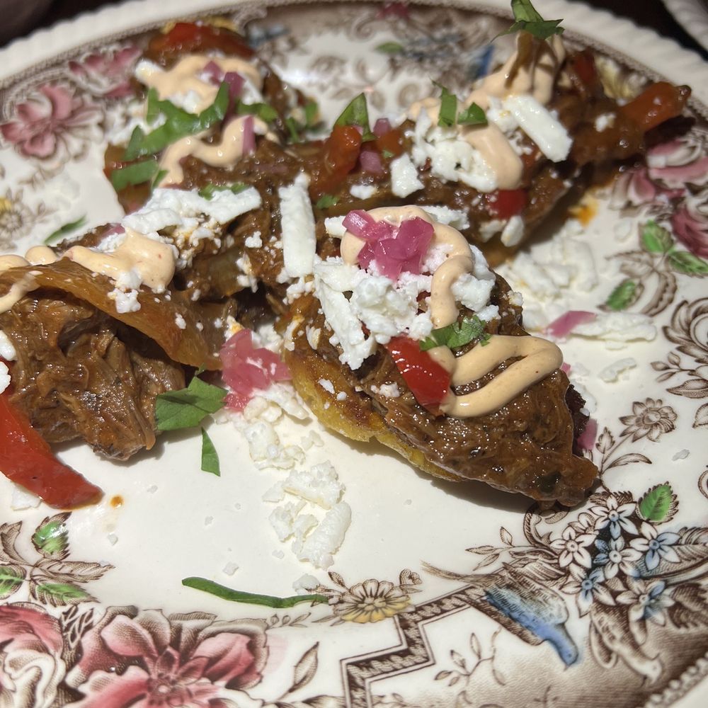 Dell Rooster - Ropa pal viejo (ox tail) - Latin American Near Me - Chicago, Illinois Dell Rooster - Ropa pal viejo (ox tail) - Latin American Near Me - Chicago, Illinois