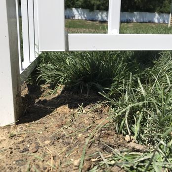 The Home Depot - They can't set it right or this 5 inch gap becomes 9"-10" - Nurseries & Gardening Near Me - Champaign, Illinois