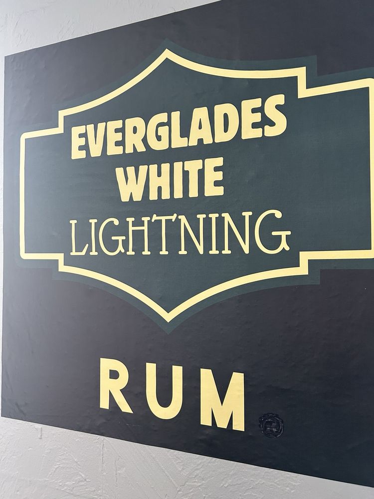 Red Horse Distillery Logo