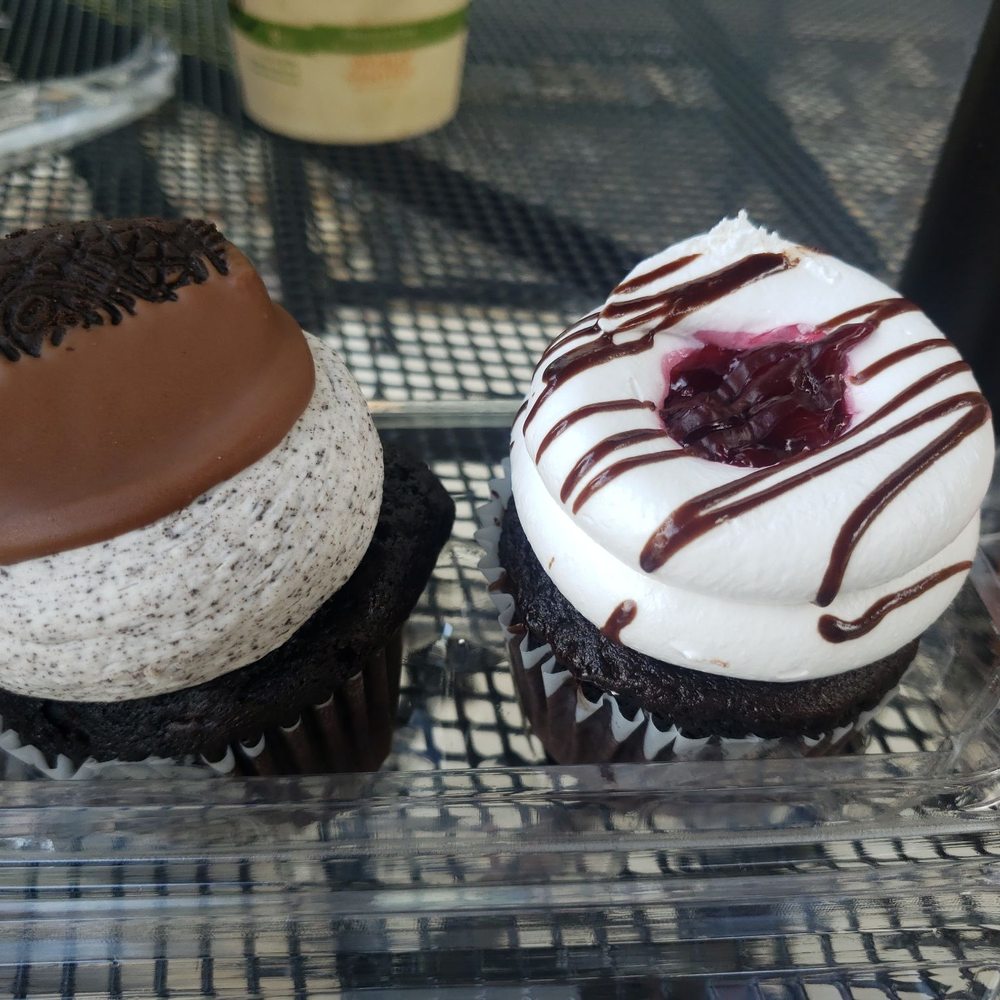 B'zzz Cakes - Custom Cakes Near Me - INDIAN LAND, South Carolina