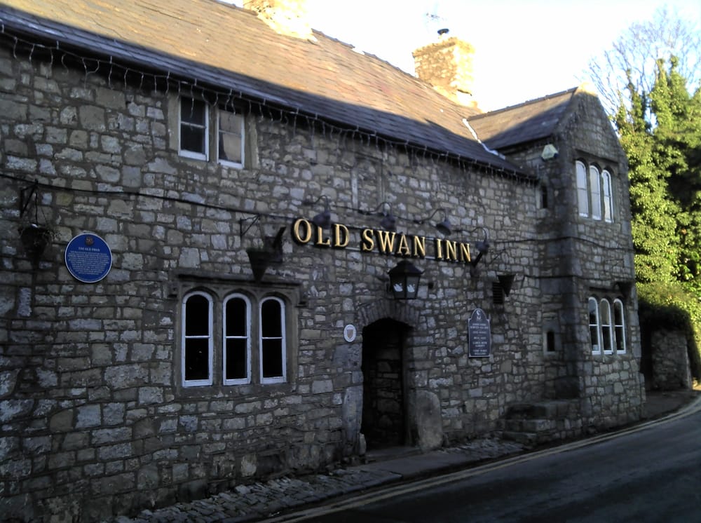 THE OLD SWAN INN Updated September 2024 Church St, Llantwit Major