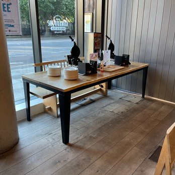 Hampton By Hilton London Waterloo - Waffle station - Hotels Near Me - London, XGL Hampton By Hilton London Waterloo - Waffle station - Hotels Near Me - London, XGL