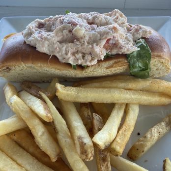 JB's on the Water - Lobster roll - American Near Me - Jamestown, Rhode Island