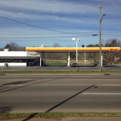 Roadrunner Markets - Great location and very easy access from State of Franklin by the University!