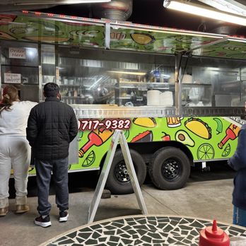 El Dollar Taqueria - Mexican Near Me - Lost Hills, California