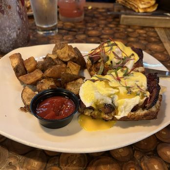 TownHall - Southern Benedict - New American Near Me - Cleveland, Ohio