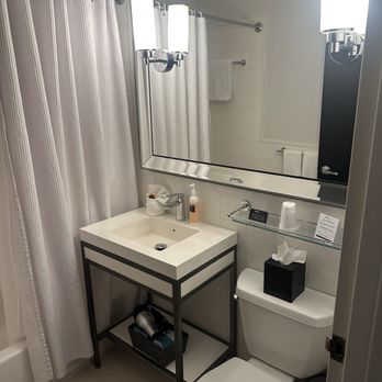 Park South Hotel - Bathroom - Hotels Near Me - New York, New York Park South Hotel - Bathroom - Hotels Near Me - New York, New York