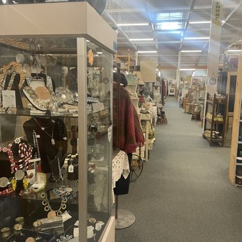 Apple Annie Antique Gallery - Antiques Near Me - Cashmere, Washington Apple Annie Antique Gallery - Antiques Near Me - Cashmere, Washington