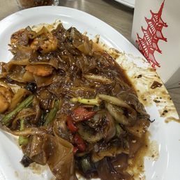 Drunken noodle. Wrong in color, wrong in taste Drunken noodle. Wrong in color, wrong in taste