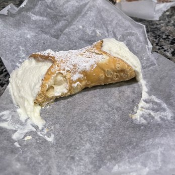 Mike's Pastry - Original cannoli - Bakeries Near Me - Boston, Massachusetts