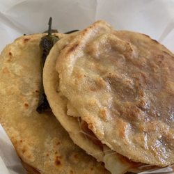 Gordita's Tere Estilo Aguascalientes - Gordita picada (chicharrón salsa verde & chicharrón salsa roja)