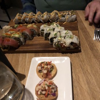 Earls Kitchen + Bar - New American Near Me - McLean, Virginia