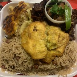 Koupédwèt - Griot plate with macaroni gratine