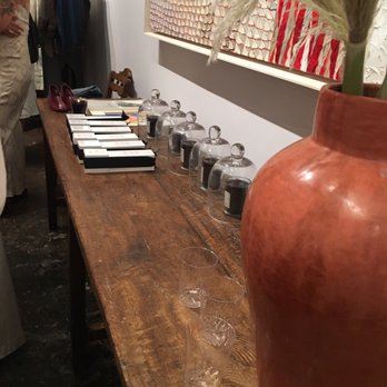 Desert Vintage - Love this plank of timber. And the painting above was truly lovely. - Used, Vintage & Consignment Near Me - Tucson, Arizona