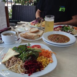 Es Cruce - Salat, bohnensuppe und Spanferkel.