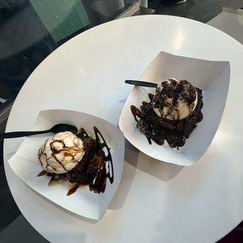 Dessert Lab Addison - Brownie Fudge Sundae - Desserts Near Me - Dallas, Texas Dessert Lab Addison - Brownie Fudge Sundae - Desserts Near Me - Dallas, Texas