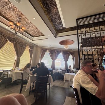 Robert's Scratch Kitchen - Fancy inside - New American Near Me - Totowa, New Jersey