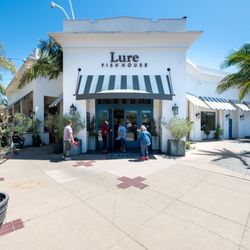 La Cumbre Plaza - Guests arrive at Lure Fish House at La Cumbre Plaza.