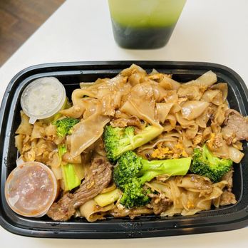 Dancing Spoons - Beef Pad See Ew - Thai Near Me - San Gabriel, California