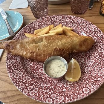 Keepers Lounge Bar & Kitchen - Fish and chips - Bars Near Me - London, XGL
