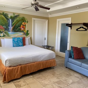 Ocean Palms Beach Resort - Bedroom with bathroom entry and possible lock-off. - Hotels Near Me - Carlsbad, California Ocean Palms Beach Resort - Bedroom with bathroom entry and possible lock-off. - Hotels Near Me - Carlsbad, California