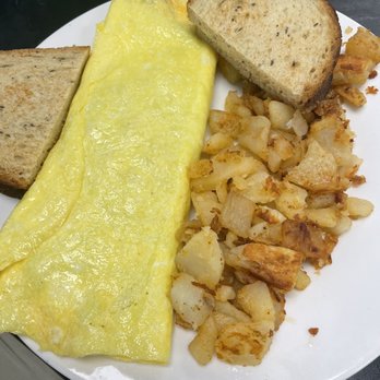 Beacon Restaurant - Before my husband demolished the Western Omelette. Very generous helping of home fries. - Breakfast & Brunch Near Me - New Smyrna Beach, Florida Beacon Restaurant - Before my husband demolished the Western Omelette. Very generous helping of home fries. - Breakfast & Brunch Near Me - New Smyrna Beach, Florida