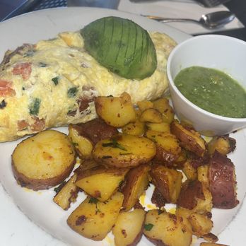 Momo's Cafe - California omelet - American Near Me - Vallejo, California Momo's Cafe - California omelet - American Near Me - Vallejo, California