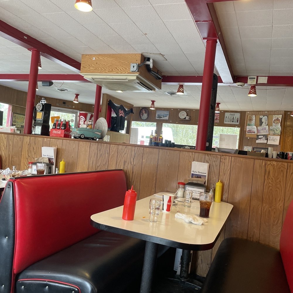 Skyline Restaurant - Dining room - Burgers Near Me - Portland, Oregon Skyline Restaurant - Dining room - Burgers Near Me - Portland, Oregon