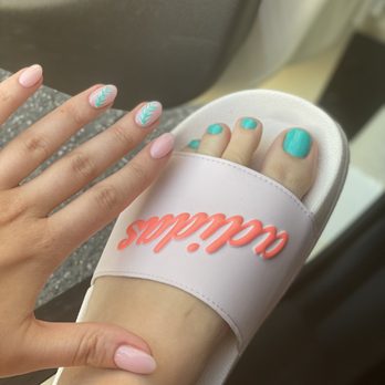 Salon De Manucure - Palm Springs Ready! - Nail Salons Near Me - Los Angeles, California