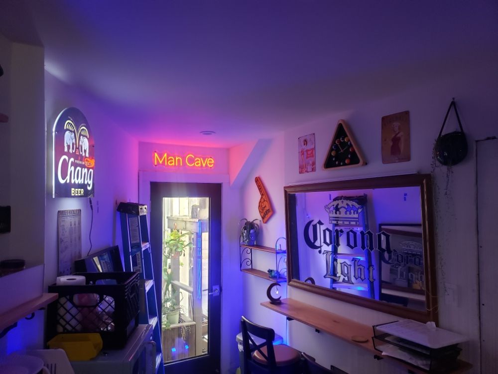 MAN CAVE BARBER AND SHAVE 2608 3rd St, San Francisco, California