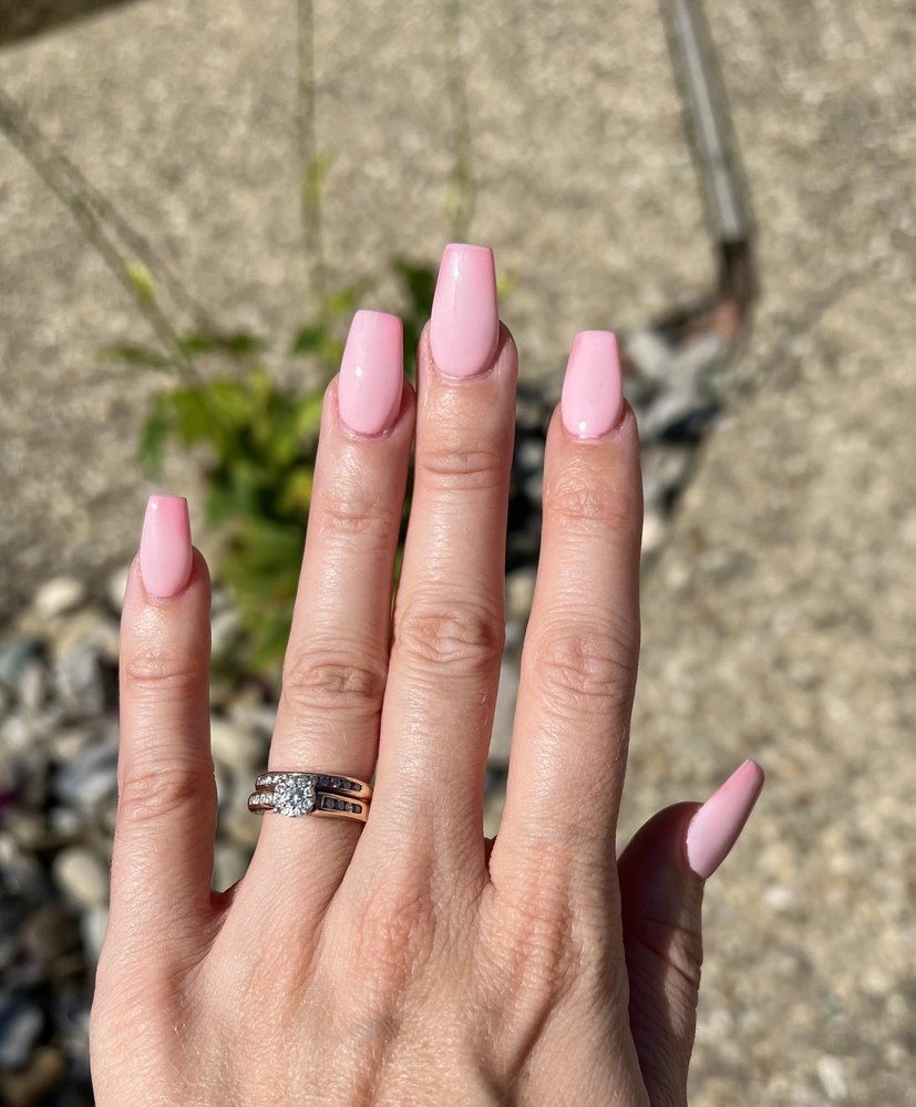 Cam Nails Logo