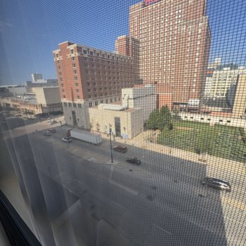 DoubleTree by Hilton Hotel Milwaukee Downtown - View of the noisy street - Hotels Near Me - Milwaukee, Wisconsin DoubleTree by Hilton Hotel Milwaukee Downtown - View of the noisy street - Hotels Near Me - Milwaukee, Wisconsin