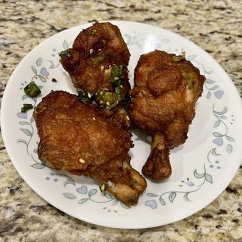 Mama Chow's Kitchen - Chicken wings - Food Trucks Near Me - Portland, Oregon