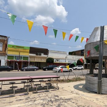 Quick’s Produce & Seafood - a street scene - Fruits & Veggies Near Me - Rowland, North Carolina