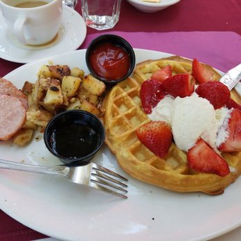 Restaurant Gastrognome - Belgian waffle deliciousness - New American Near Me - Idyllwild, California