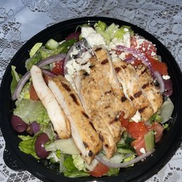 Greek Salad With Grilled Chicken