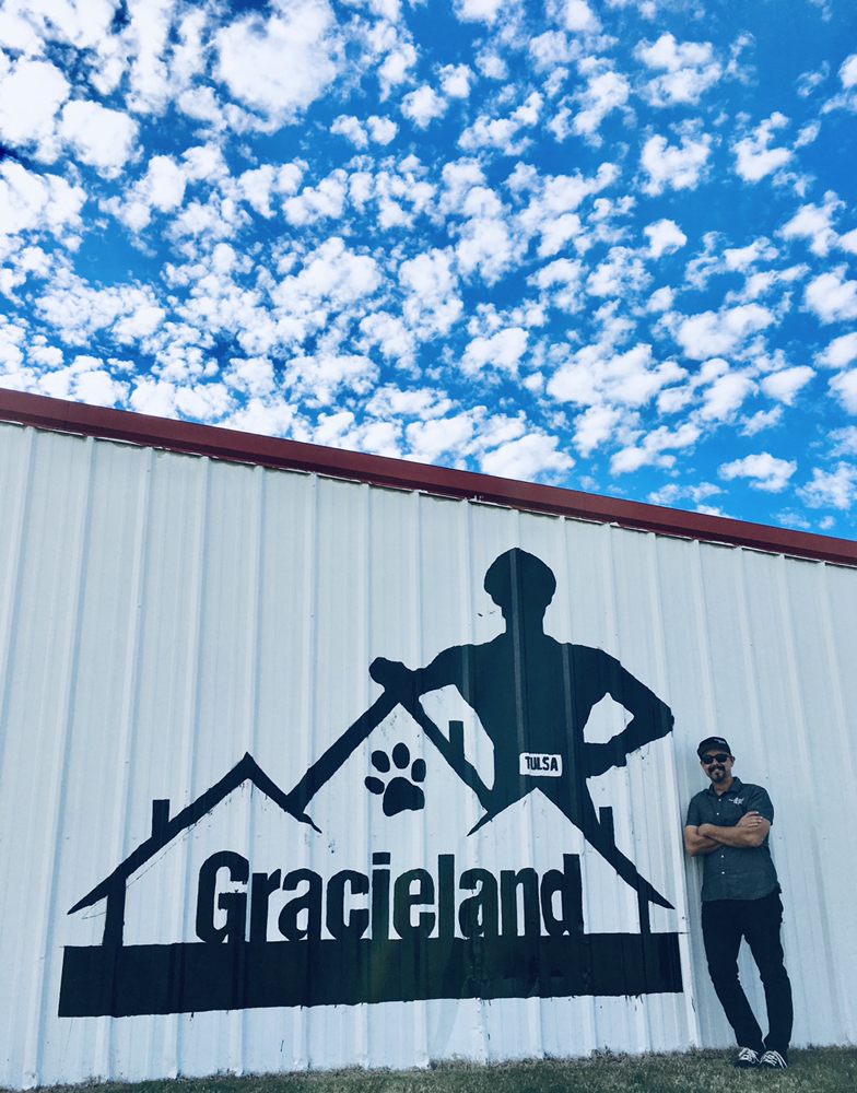 Gracieland Hound Dog Hotel - pet boarding facility in Collinsville, OK
