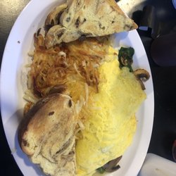 Lynn's Cafe - Veggie omelette with hash browns and raisin toast