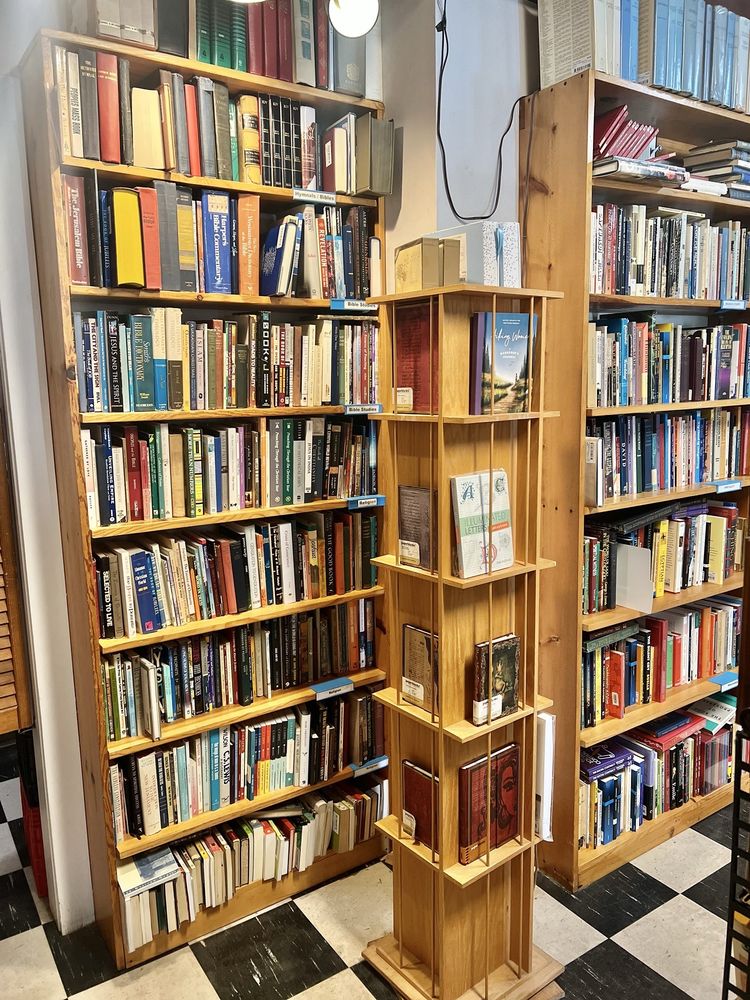 Fallen Leaf Books Logo